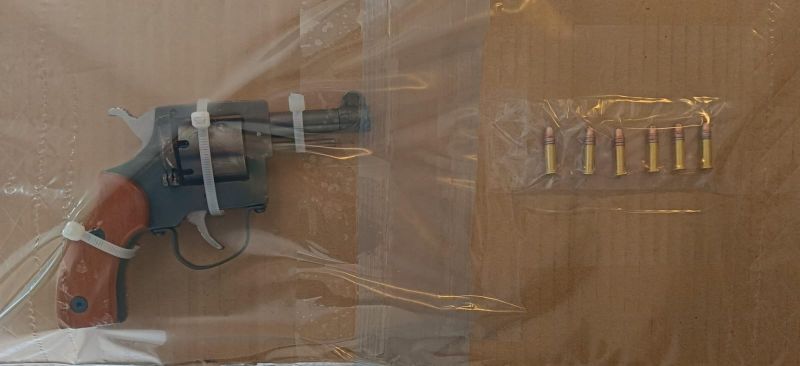 Elementos de Seguridad Pública de Yauhquemehcan aseguran arma de fuego.